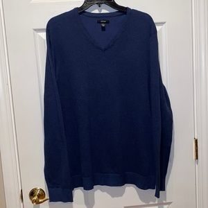 Alfani Lightweight Sweater V-Neck & Very Soft.